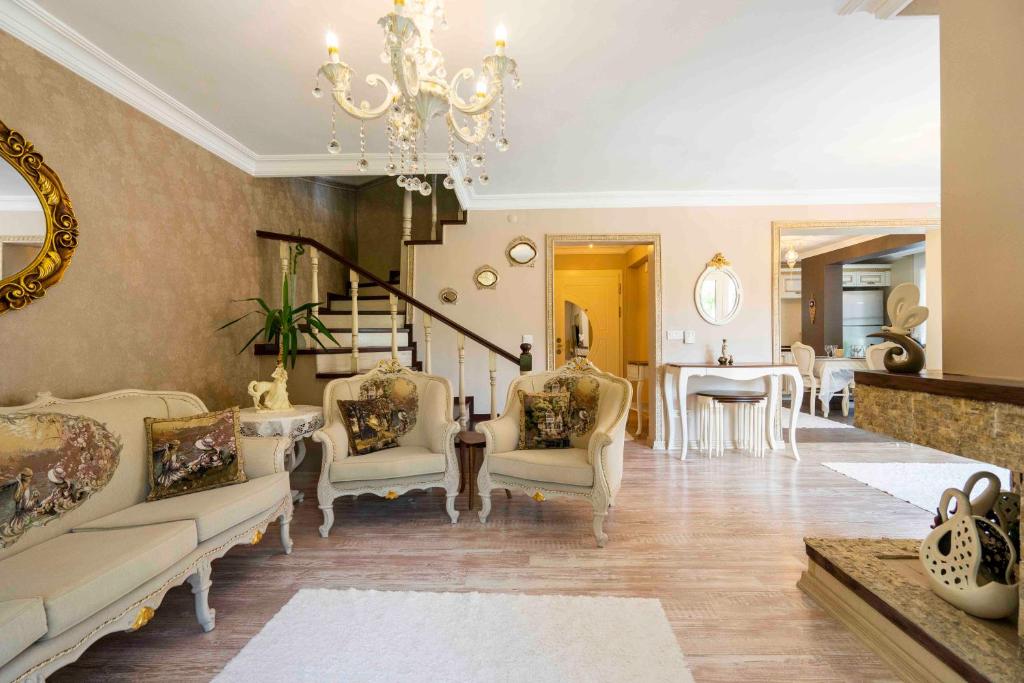 Estelle’s luxury house photo 4
