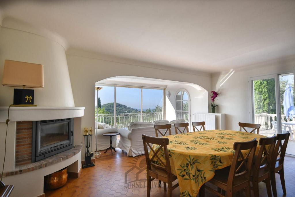 LA RAVINELLE Villa pour 8 by Sunset Riviera Holidays photo 3