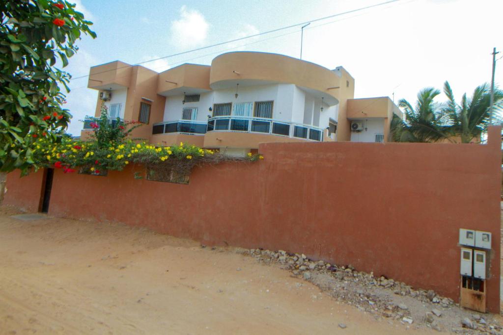 "Ô soleil" une Villa moderne dans un quartier paisible du centre de Saly photo 3
