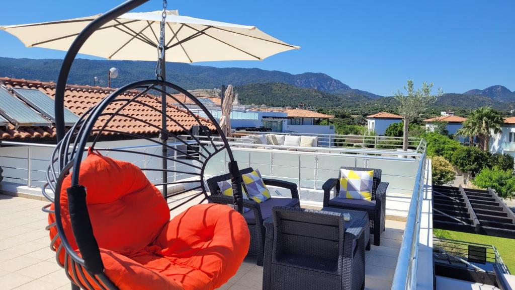 Sea and Mountain View Penthouse, Sweetwater Bay photo 2