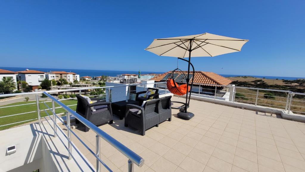 Sea and Mountain View Penthouse, Sweetwater Bay photo 4