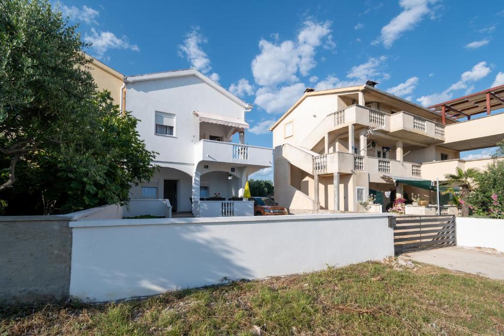 Apartments with a parking space Povljana, Pag - 11516 photo 1