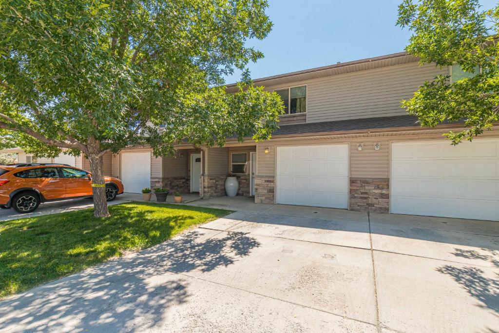 Orchid Ii - Cozy Townhome Close To Town! photo 1