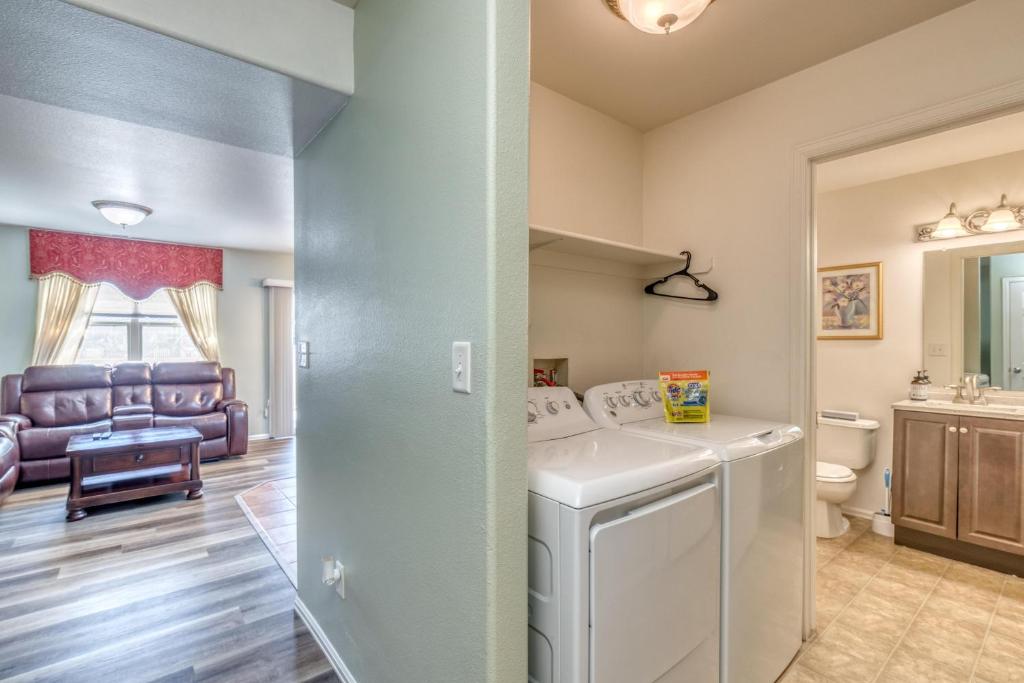 Orchid Ii - Cozy Townhome Close To Town! photo 2