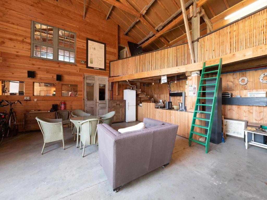 Wellinghoeve with swimming pool and unique location photo 4