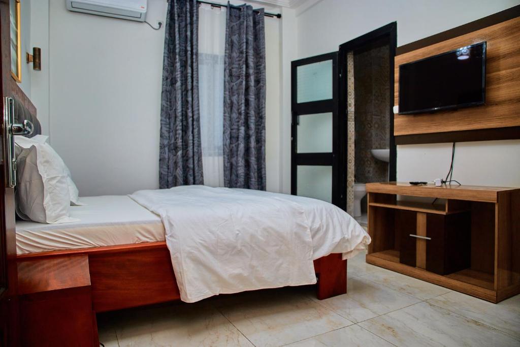 El Gibbor Suites - Elegant Modern Home with Private parking in Douala City Center photo 1