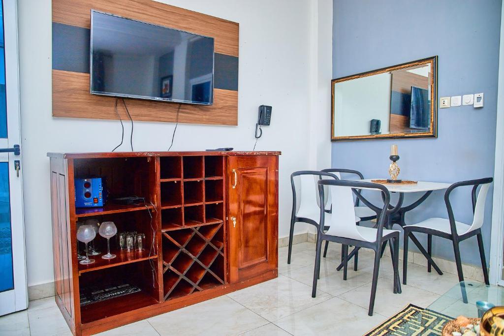 El Gibbor Suites - Elegant Modern Home with Private parking in Douala City Center photo 4