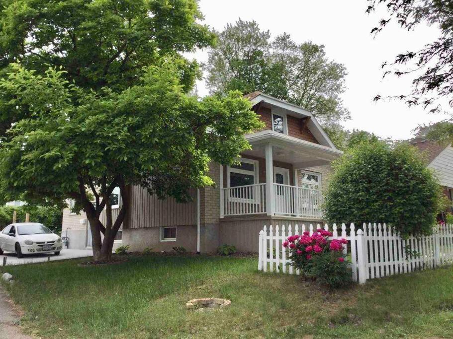 New & Cozy Niagara Getaway. 7 mins from the Falls photo 4