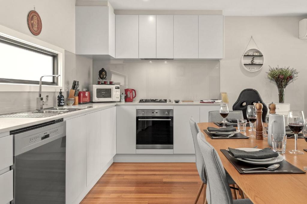 StayCentral - Thornbury Entertainer Townhouse photo 1