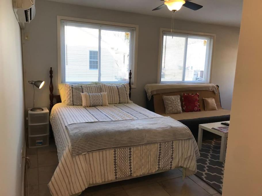 Walk2Metro's,DCGem,Private,Wifi, FreeParking image