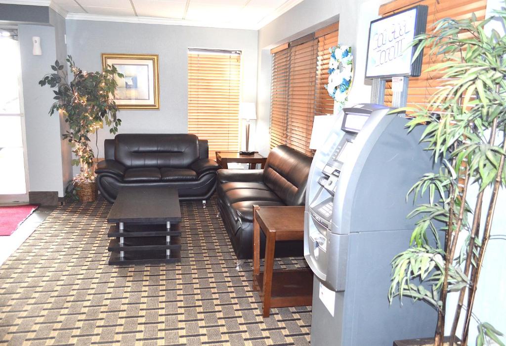 Americas Best Value Inn and Suites St. Cloud photo 3