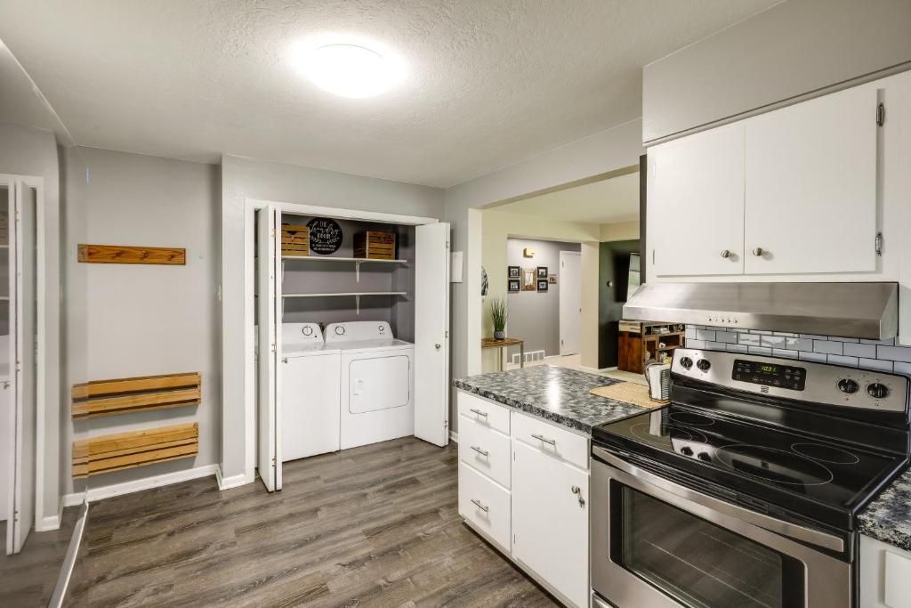Akron Getaway with Backyard Patio and Gas Grill! photo 1