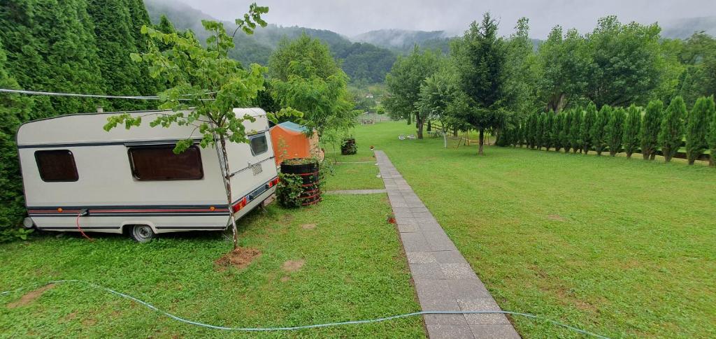 Kamp kućica trokrevetna photo 2