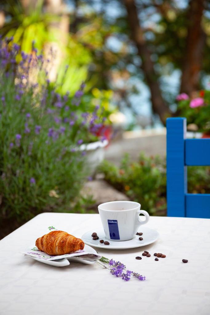 ADIS Holiday Inn Hotel photo 3