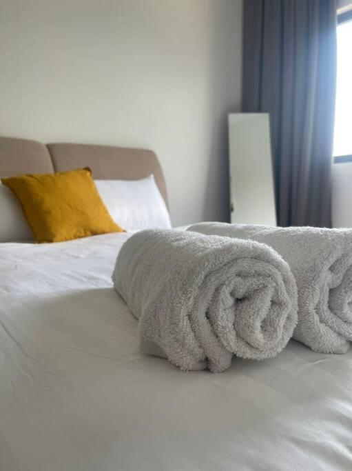 Sunway Gandaria 3BR Full AC w/ Pool Wi-Fi Netflix photo 2
