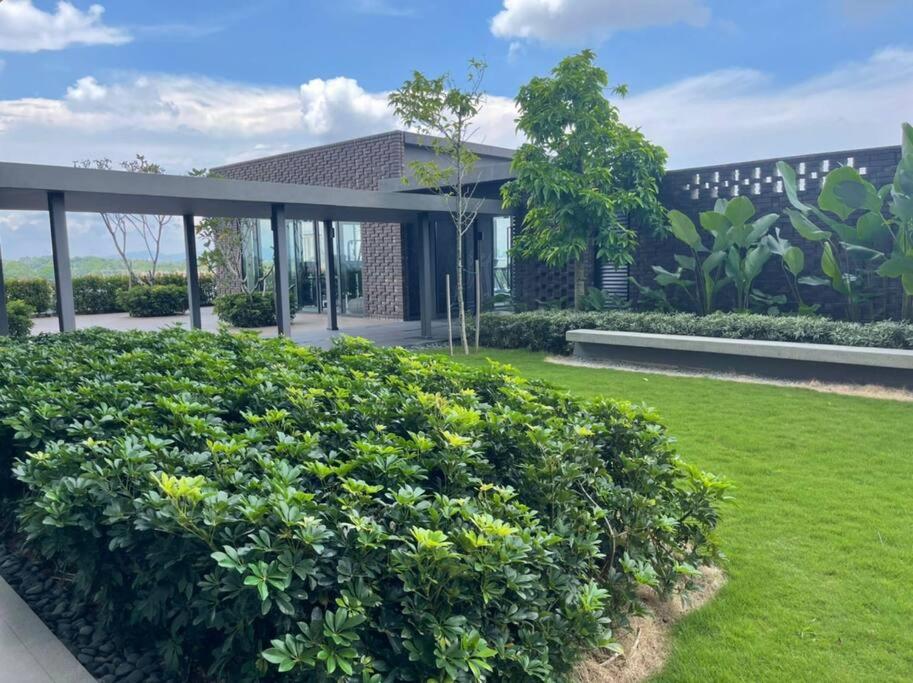 Sunway Gandaria 3BR Full AC w/ Pool Wi-Fi Netflix photo 4