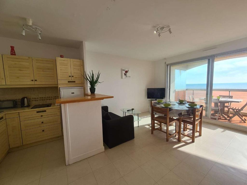 Appartement Saint-Jean-de-Monts, 3 pièces, 4 personnes - FR-1-224C-113 photo 1