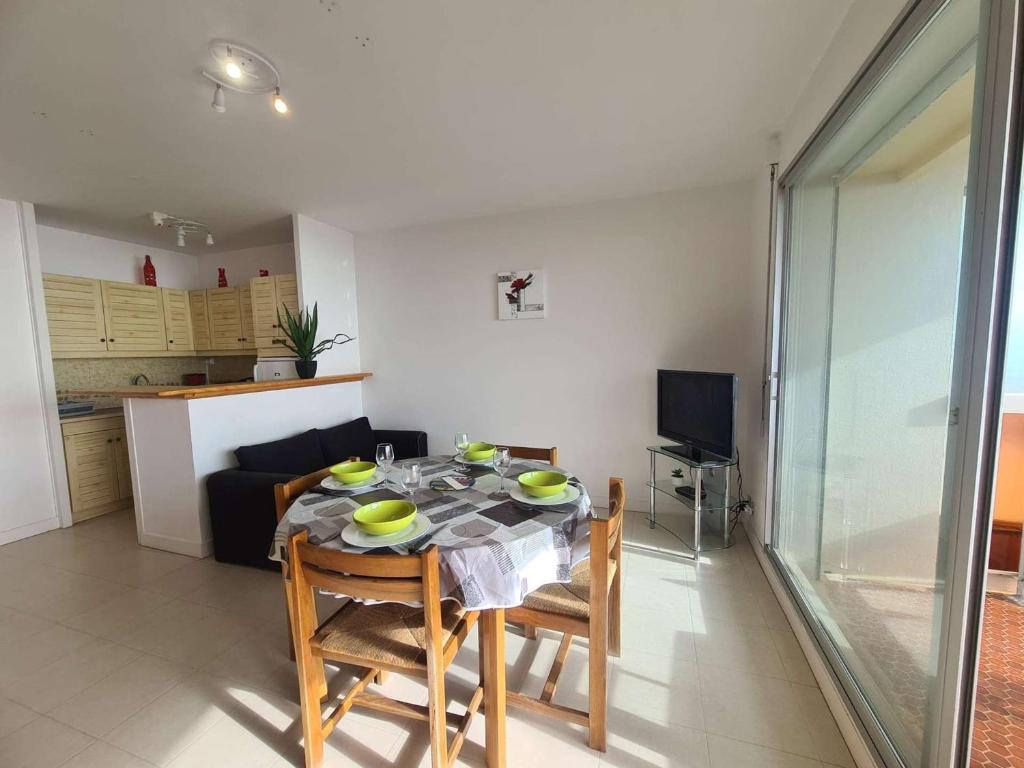 Appartement Saint-Jean-de-Monts, 3 pièces, 4 personnes - FR-1-224C-113 photo 2