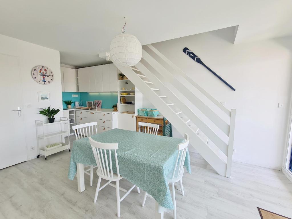 Ref 117 - Appartement duplex pour cinq personnes vue port Crouesty avec piscine photo 4