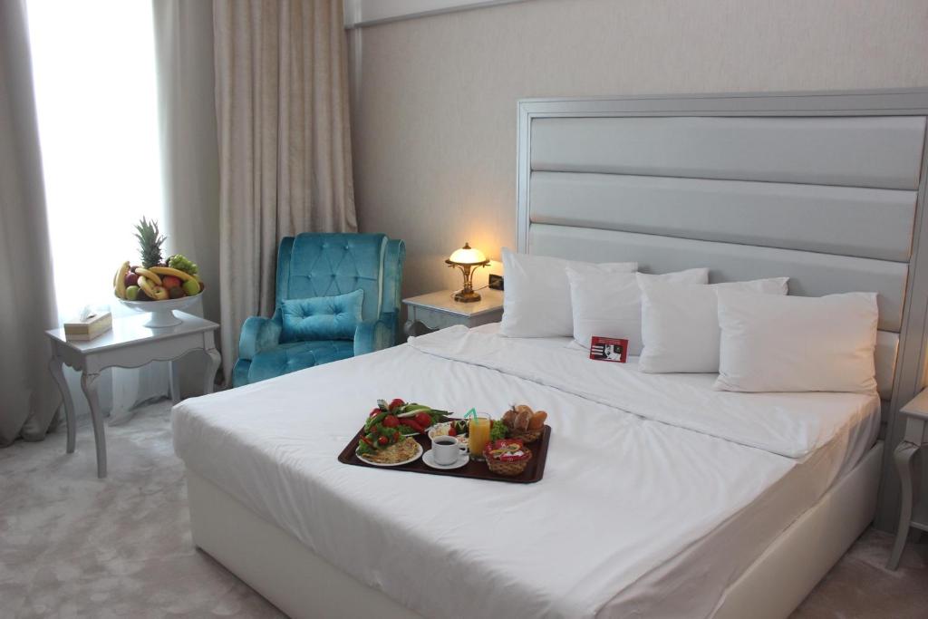 Двухместный (Номер «Премиум» с кроватью размера «king-size»), Phoenicia Grand Hotel