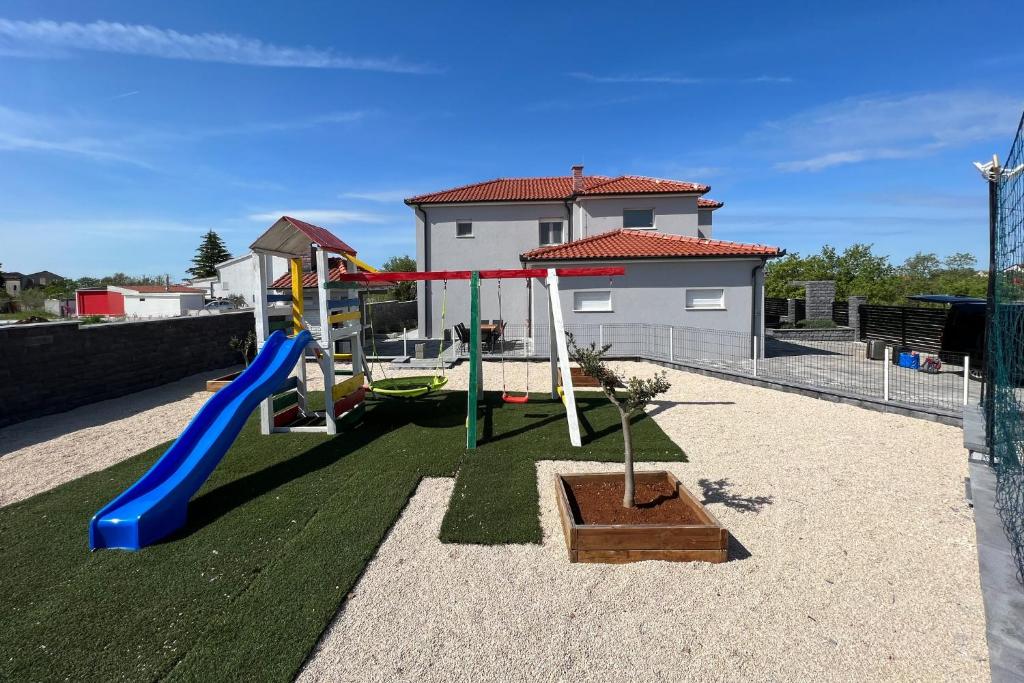 New & Modern Villa Freya with heated swimming pool, Murvica photo 4