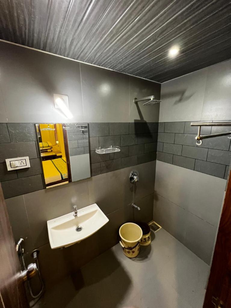 Hotel Savera Inn photo 2