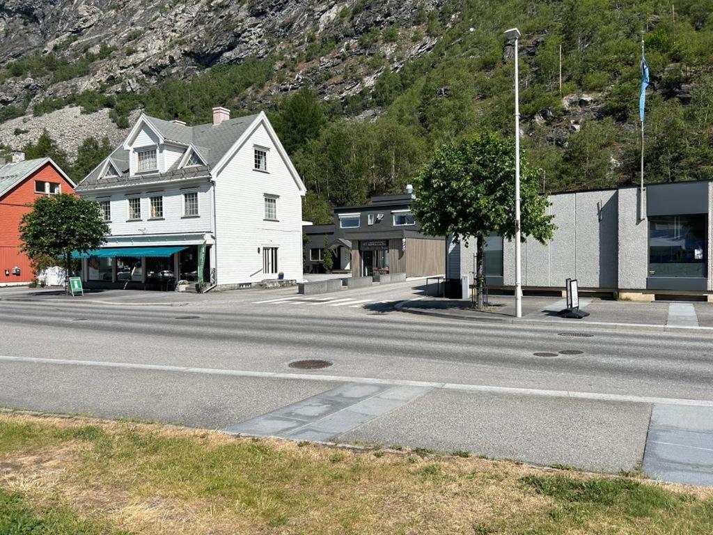 Den Vesle Sjarmøren As The most central place in Årdal ! Free Parking on the site ! photo 4