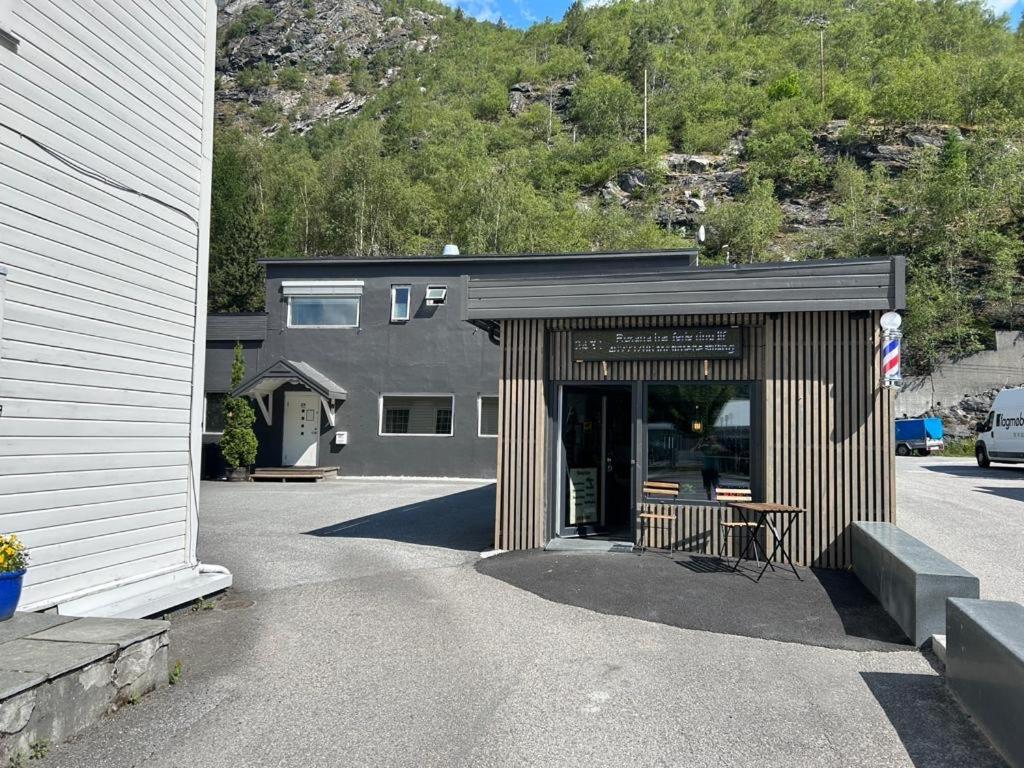 Den Vesle Sjarmøren As The most central place in Årdal ! Free Parking on the site ! photo 3