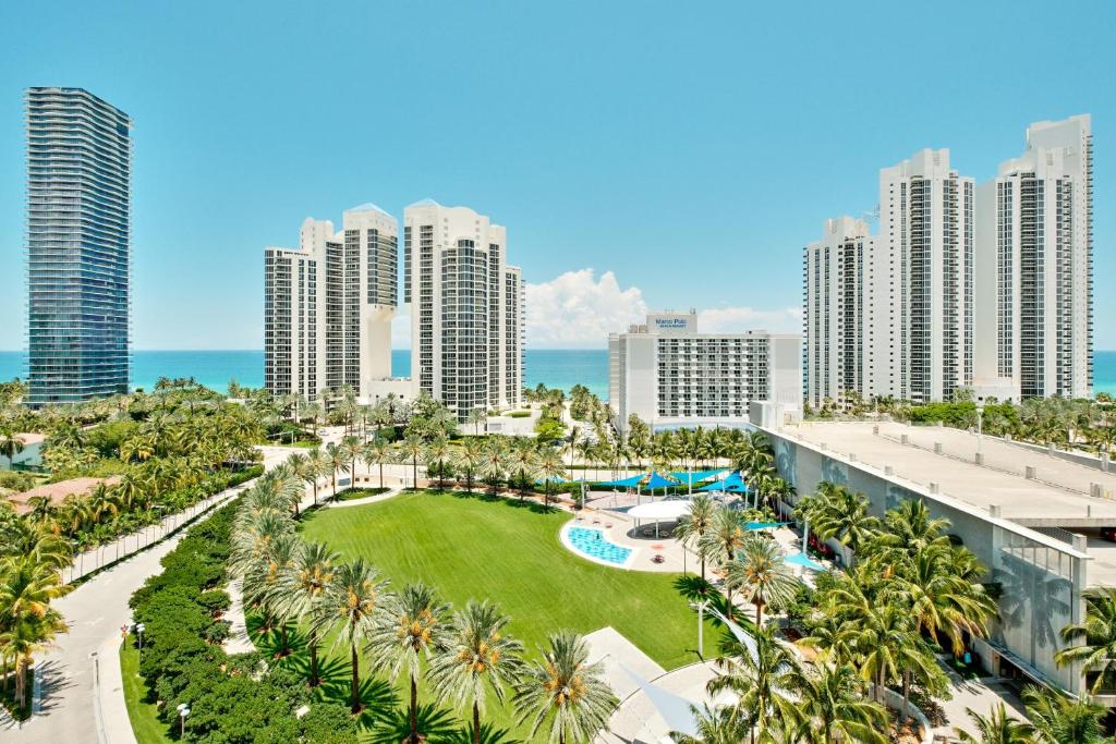 MIAMI OCEANVIEW OASIS Collins Ave Apartments Free Parking image