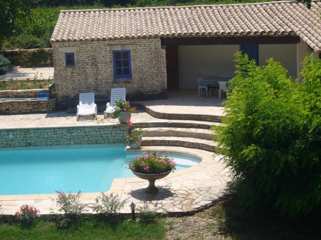 Goult (LUBERON) A 150 m de la piste cyclable Maison en campagne avec Gde piscine