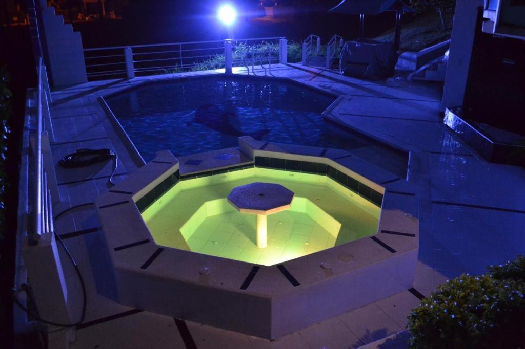 Hermosa casa con piscina y BBQ en Melgar photo 1