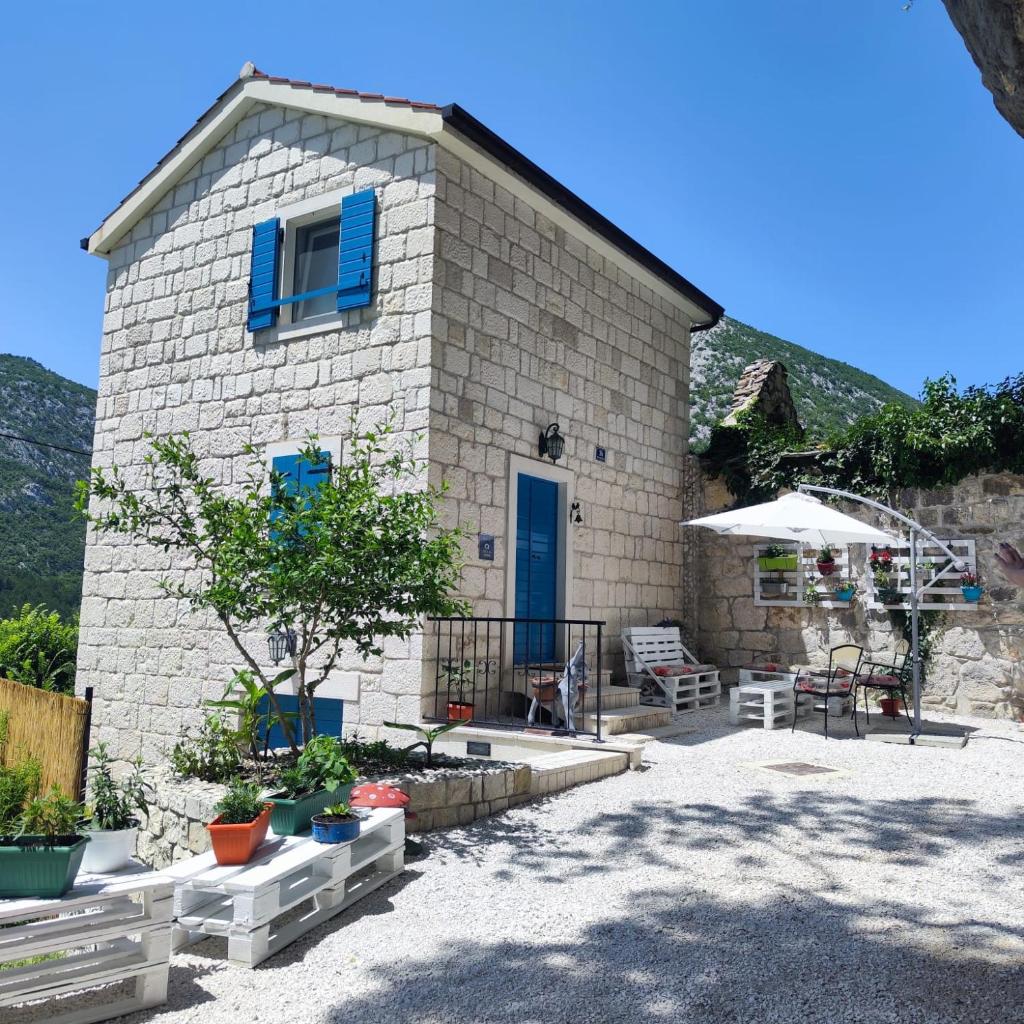 Vintage stone house ELDO in Podaspilje, Omiš