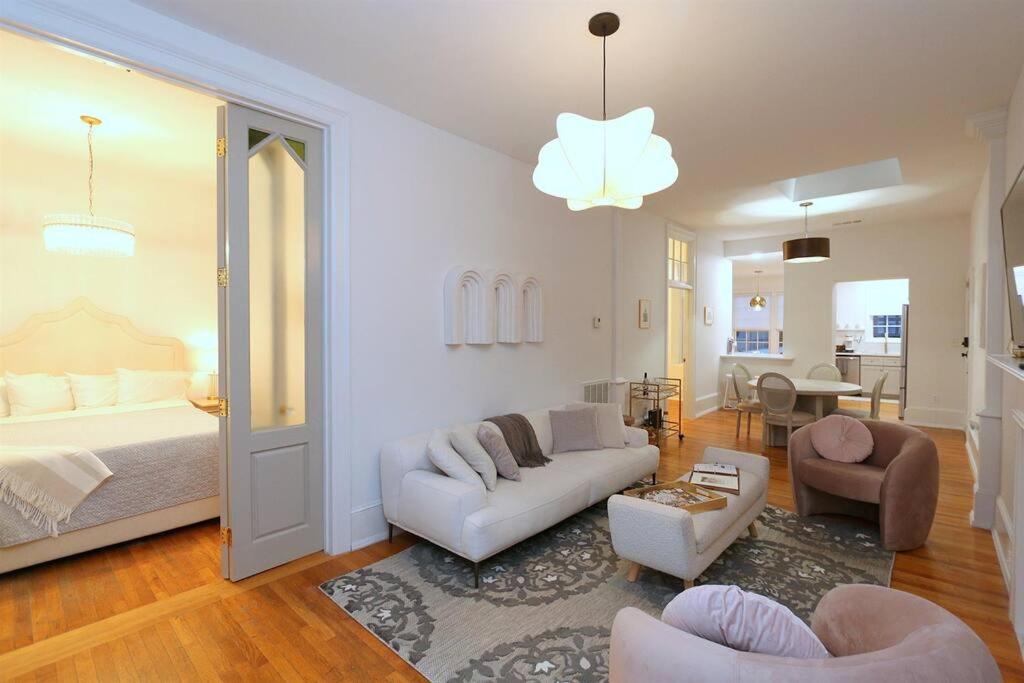 Queen Anne's Condo image