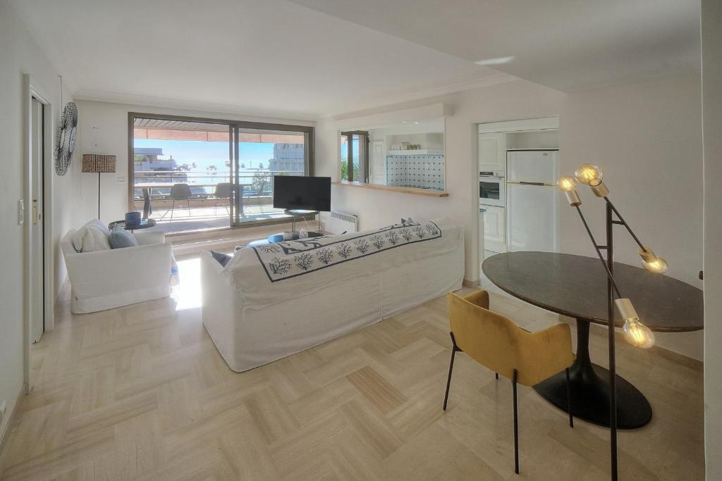 REF 1174 - Apartment with Sea View - Tap to explore photos