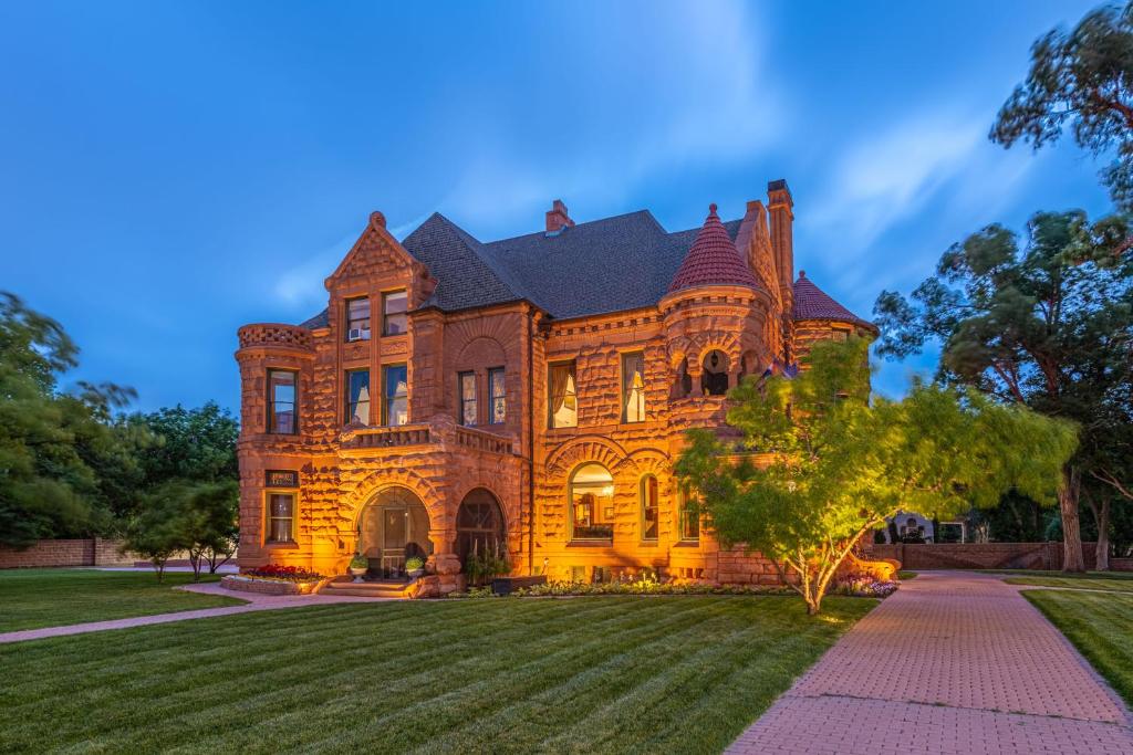 Orman Mansion - Pueblo's Most Luxurious Stay! photo 3