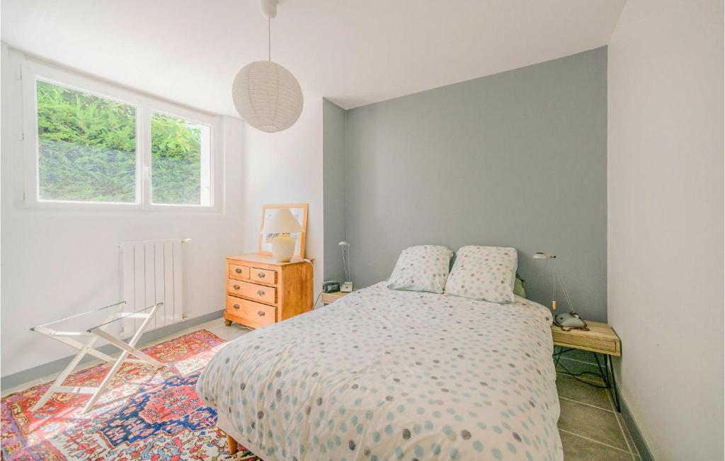 Amazing Apartment In Poitiers With Wifi And 2 Bedrooms photo 2