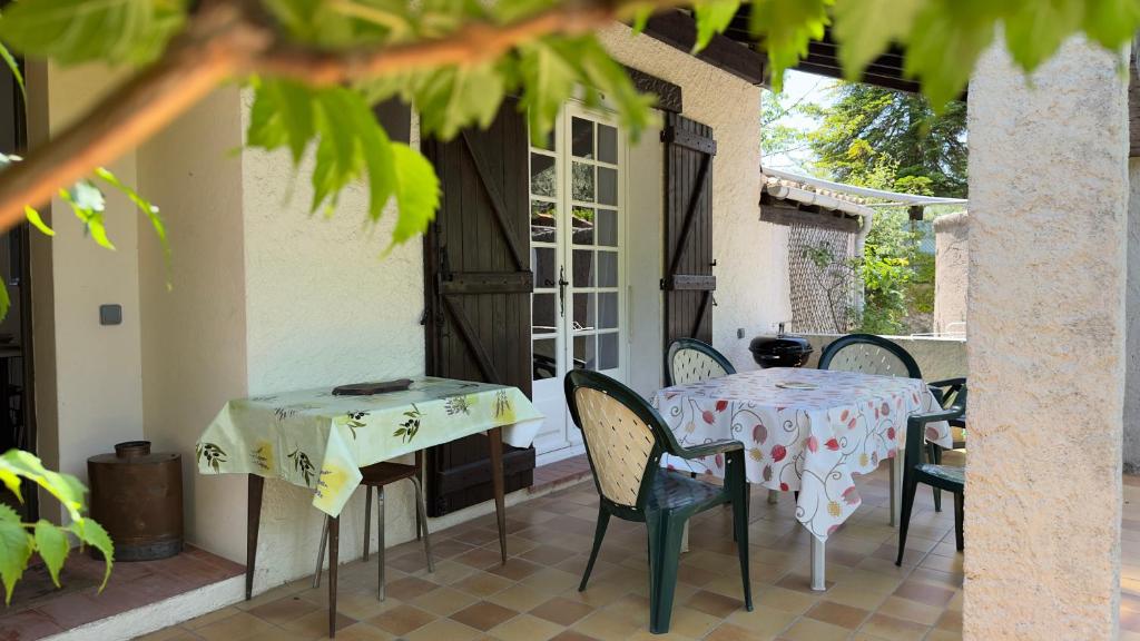 Villa entière au calme dans village provençal photo 2