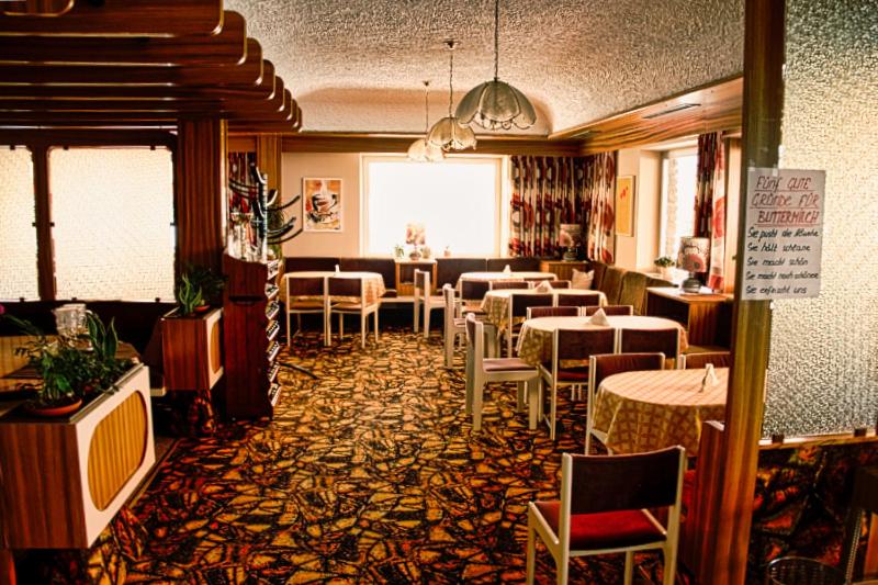 Café Rudi Living - Tap to explore photos