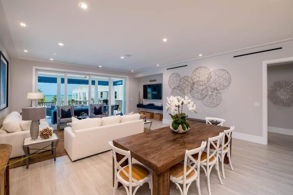 Islamorada Modern Penthouse with Private Beach photo 1