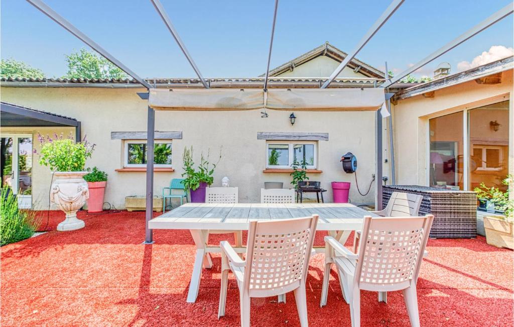 Beautiful Home In Septfonds With Outdoor Swimming Pool, Wifi And 1 Bedrooms