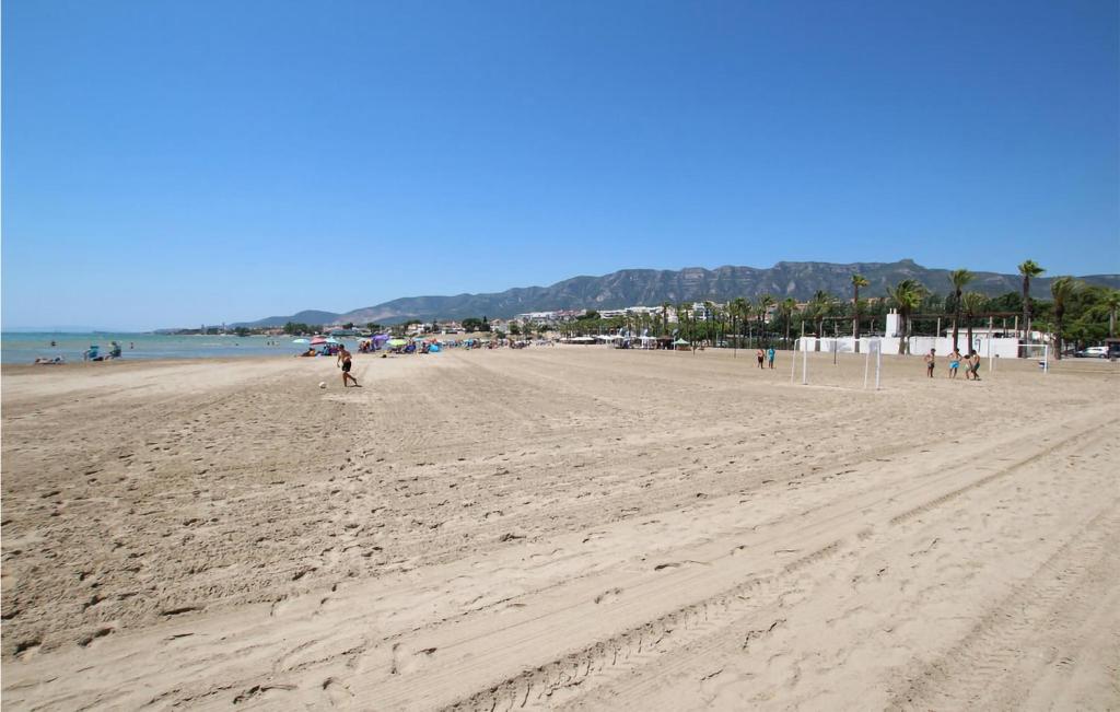 Nice Apartment In La Rpita With Wifi And 2 Bedrooms photo 3