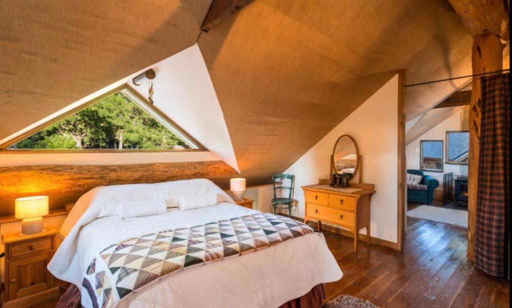 Magical Loft - Homewood Forest Retreat photo 4