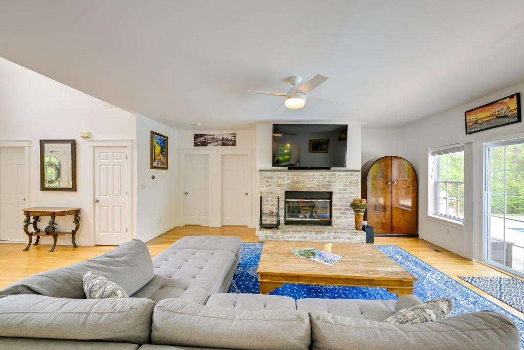 Pet-Friendly Southampton Paradise with Pool! photo 3