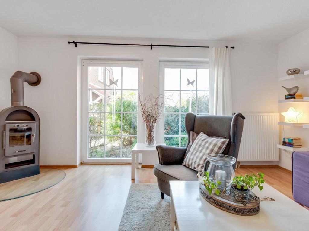 Enticing Holiday Home in Oldenburg with Garden near Sea