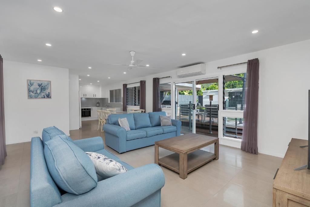Endeavour Holiday House Clifton Beach - Tap to explore photos