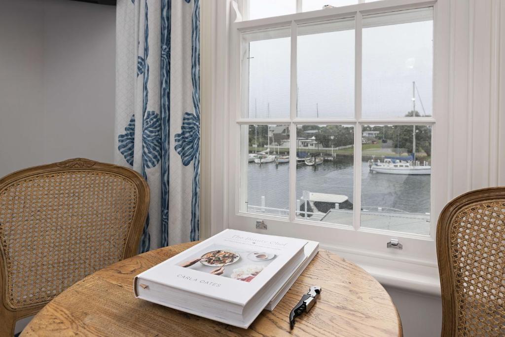 Oscars Waterfront Boutique Hotel photo 2
