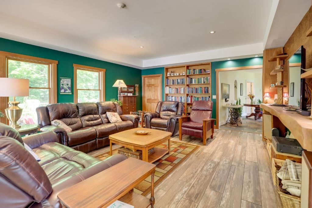 Lockes Glen - Lakefront Getaway with Dock! photo 2