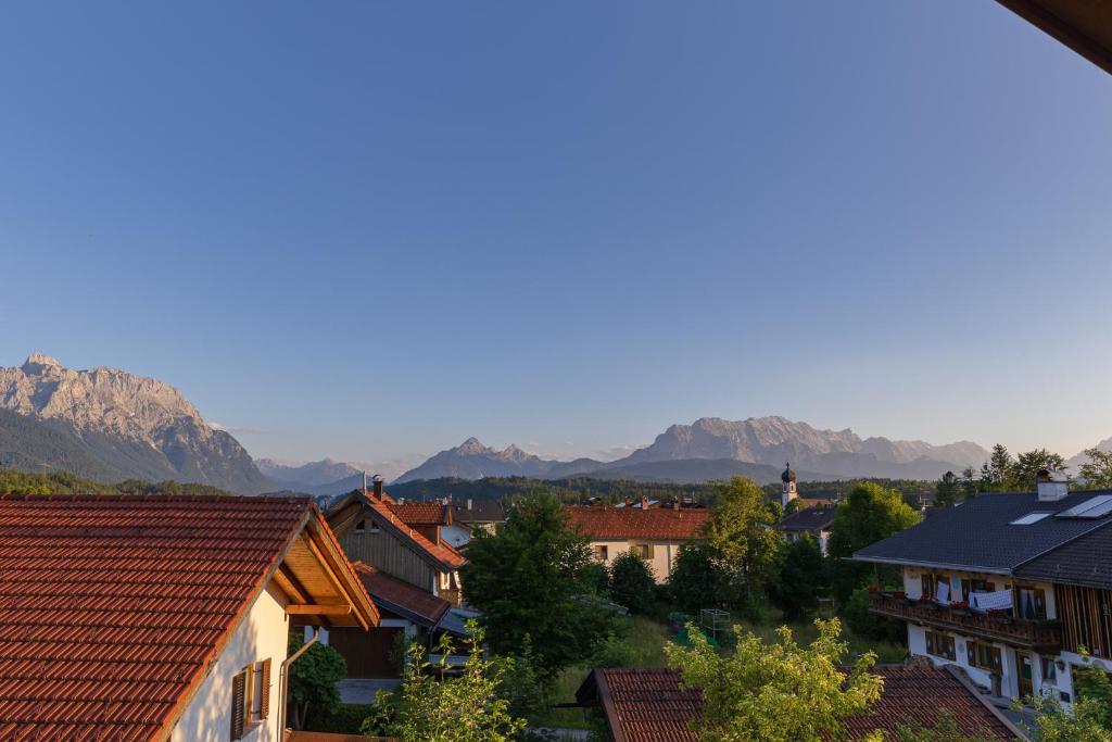 Ferienwohnungen Zum Bachl - Karwendelblick photo 2