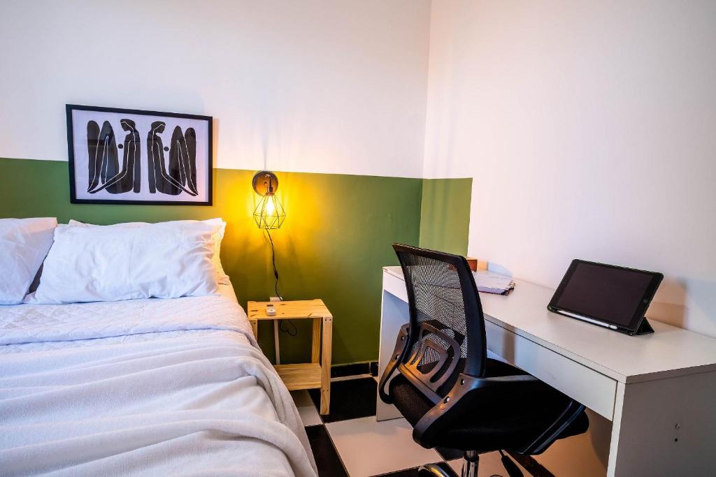 Apto a 300 metro da praia - WIFI 200MB - Netflix - Cozinha equipada - Ar condicionado photo 1