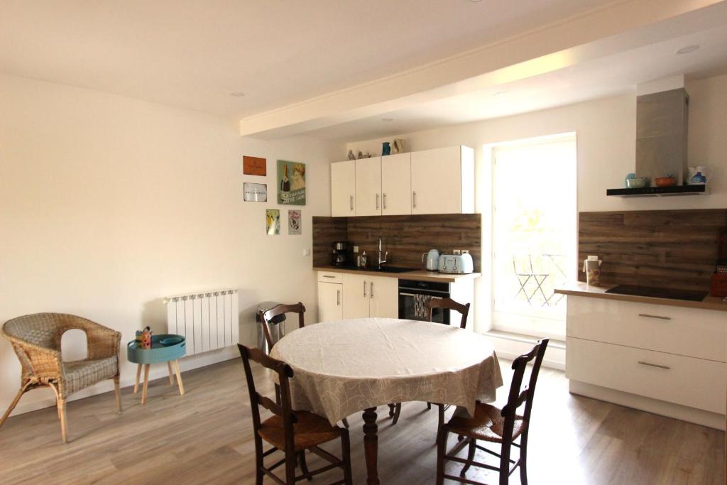 Joli appartement avec balcon au coeur de Forcalquier photo 2